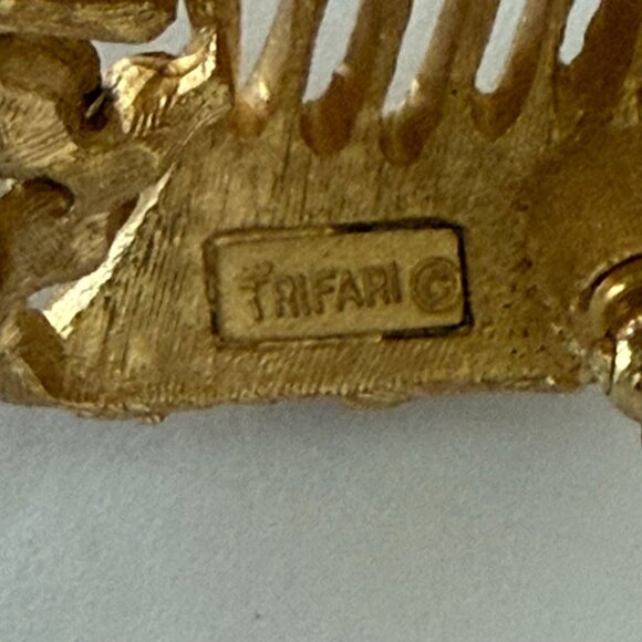 Vintage Trifari Gold-Tone Brooch ONE Clip-On Earring Green Clear Rhinestones - Picture 4 of 6